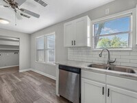 Building Photo - 212 N Shady Oaks St