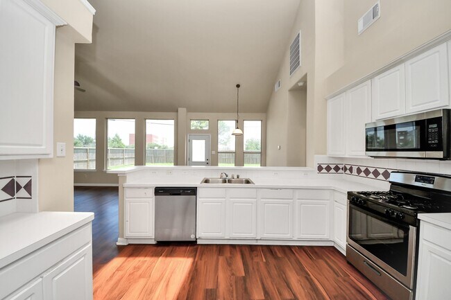 Building Photo - 530 Majestic Ridge Dr