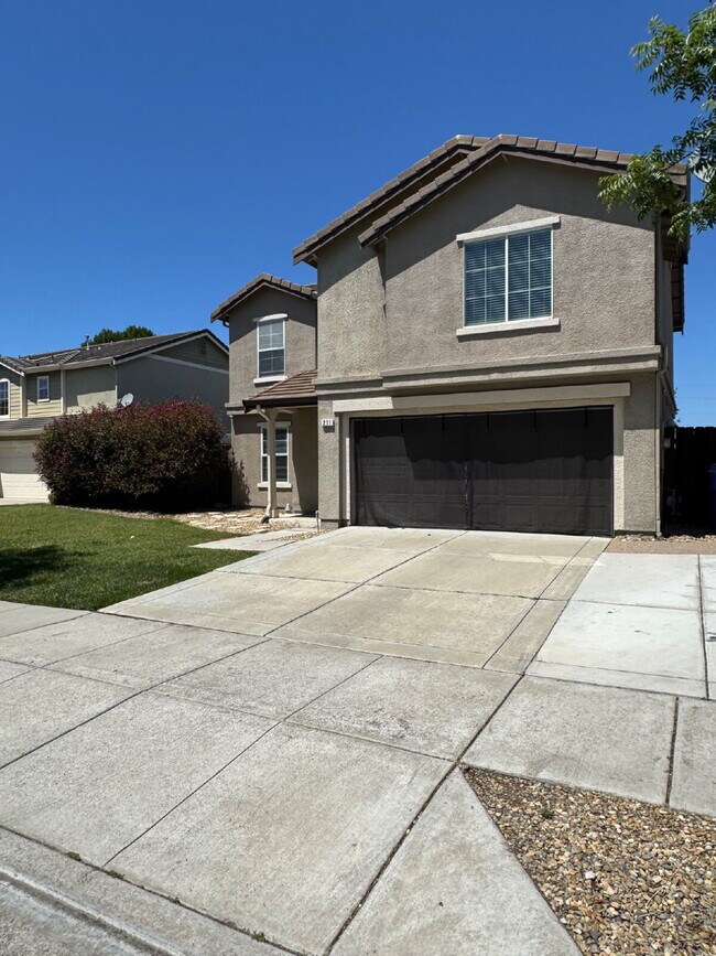Building Photo - Beautiful 4-Bedroom Home with Spacious Backyard & Covered Patio