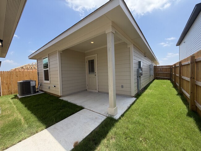 Building Photo - 312 Nizao Ln