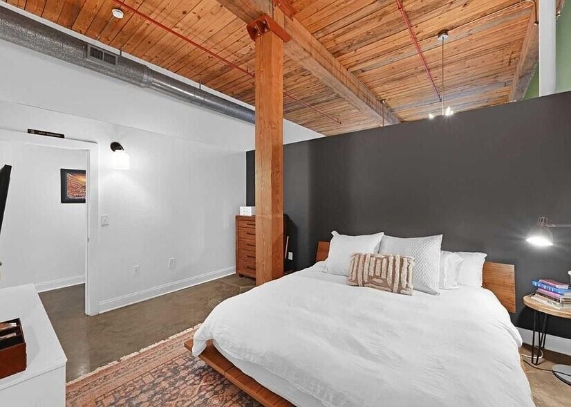 Building Photo - 170 Boulevard SE