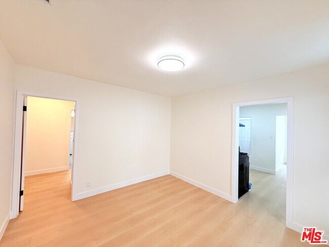 Building Photo - 6132 Whitsett Ave