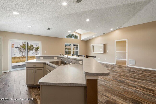 Building Photo - 2667 Deercroft Dr