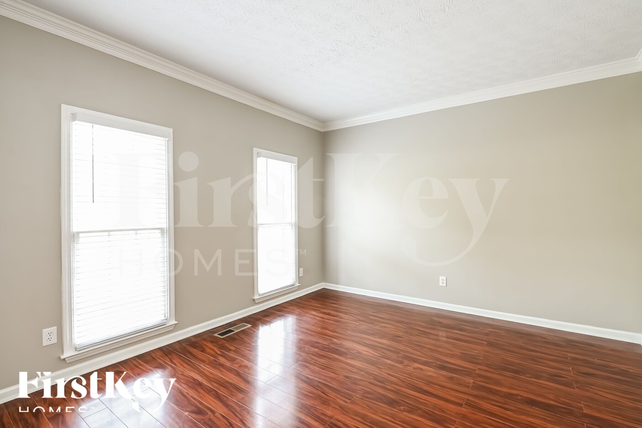 Building Photo - 6882 Waters Edge Dr