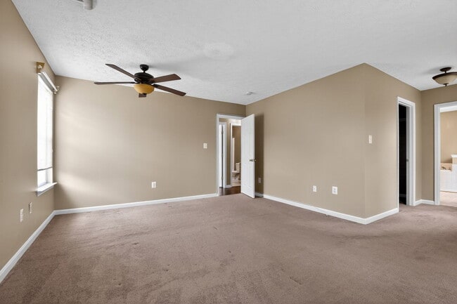 Building Photo - 2260 Rolling Meadows St