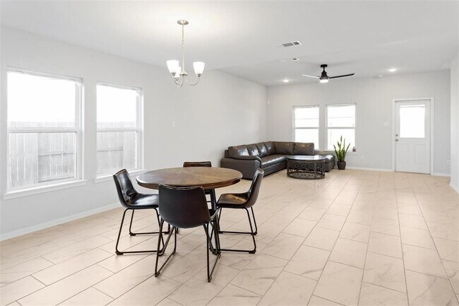 Building Photo - 2533 Allegretto Sea Dr