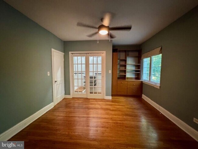 Building Photo - 3717 Elkader Rd