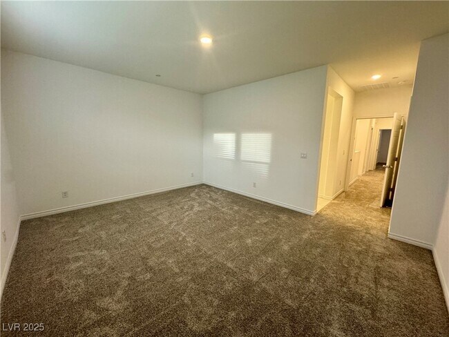 Building Photo - 337 Laurel Peak Dr