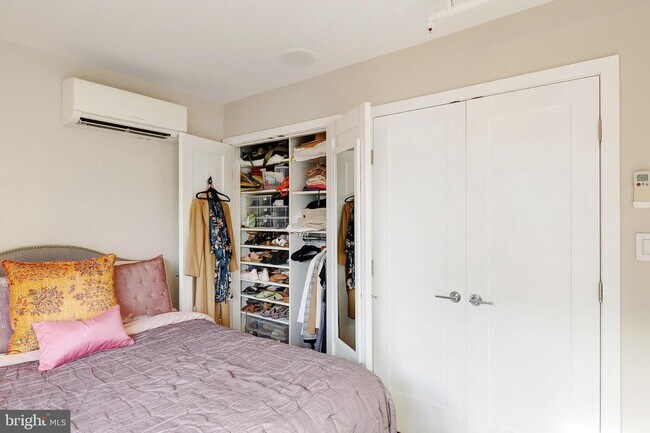 Building Photo - 1514 Newton St NW