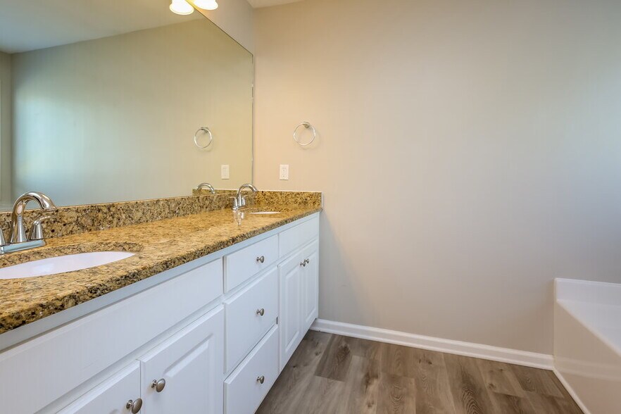 Building Photo - 1521 Lily Valley Dr