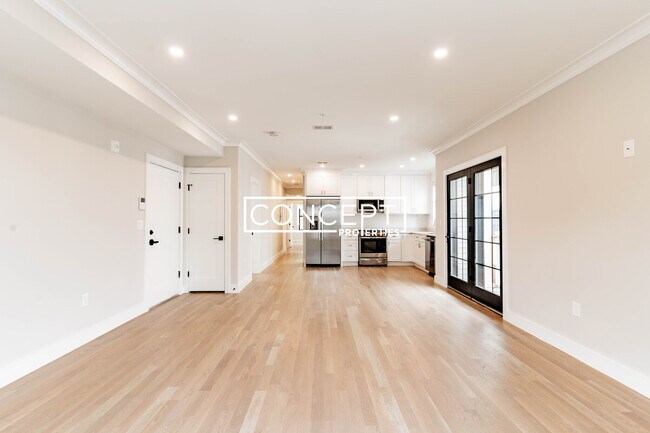 Building Photo - 289 Lamartine St