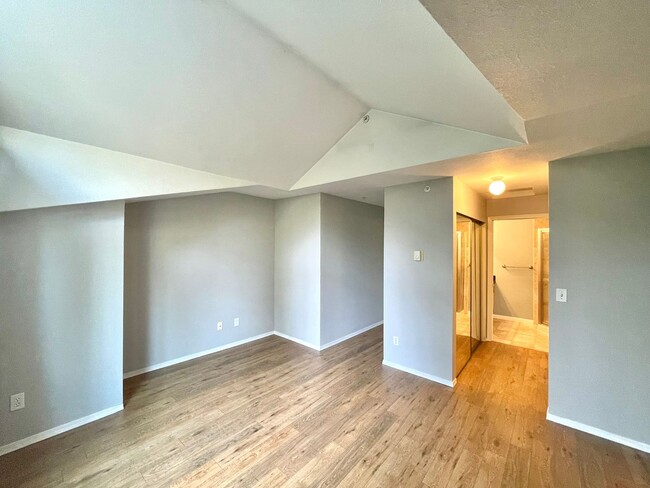 Building Photo - Great Condo For Rent