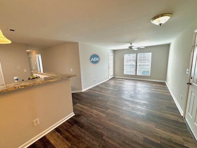 Building Photo - Modern 3-Bed Condo: Lovely Appliances, LVP...
