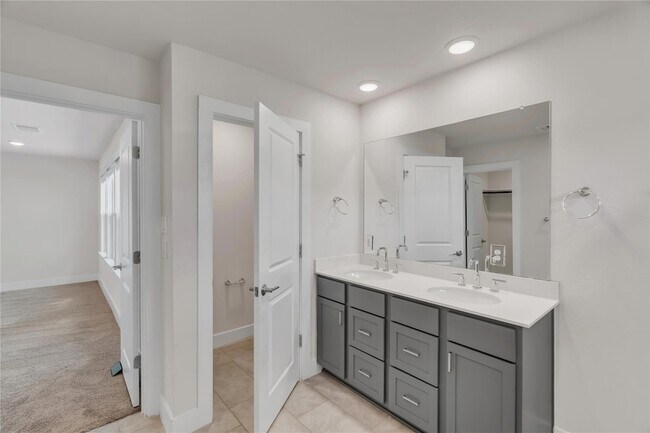 Building Photo - 15607 Ellinger Dr