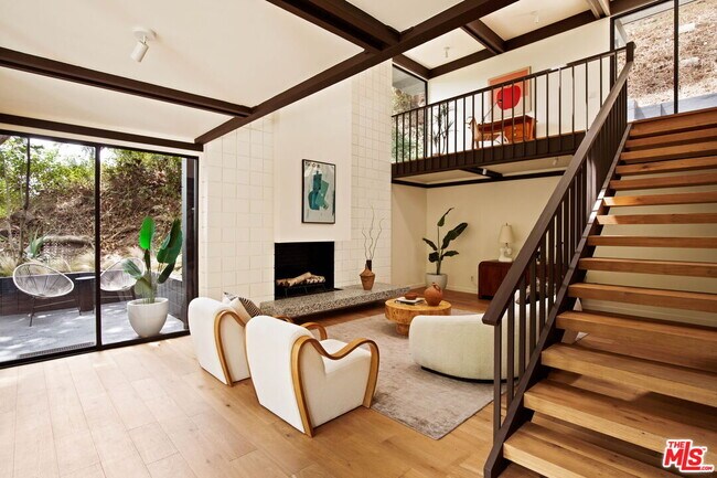 Building Photo - 5649 Valley Oak Dr