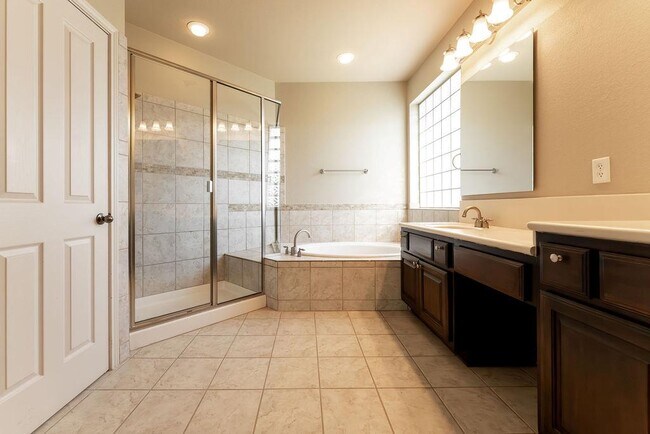 Building Photo - 604 Riley Trl