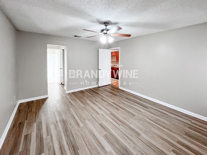 Building Photo - 7901 Winterwood Cir N