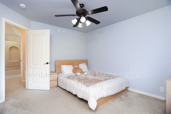 Building Photo - 611 Oxalis