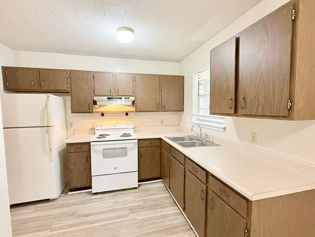 Building Photo - Quaint 3-Bedroom Home - Fenced Yard