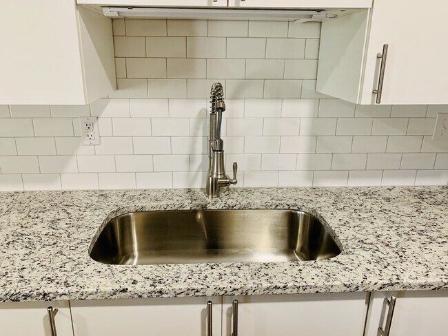 Building Photo - $500 off one month.  Call for details. "Ch...