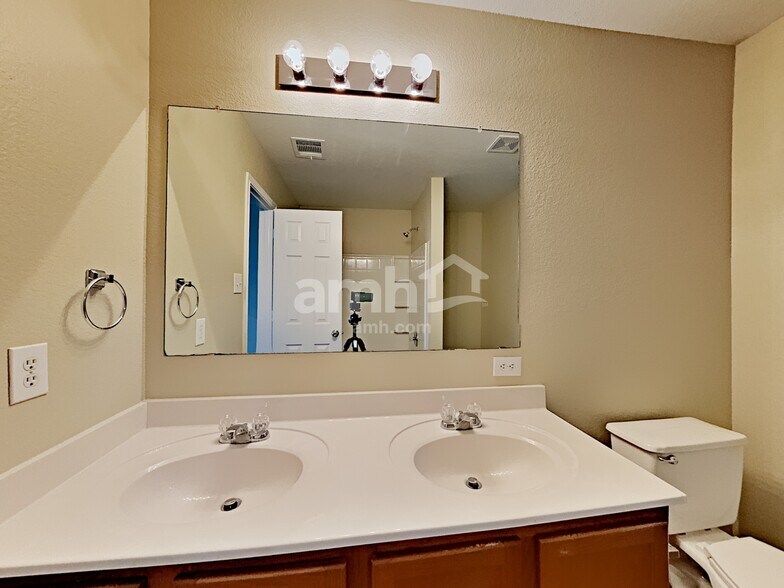 Building Photo - 12803 Salerno Way