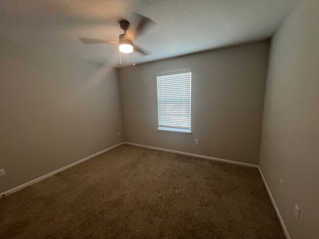 Building Photo - Great home in a gated community