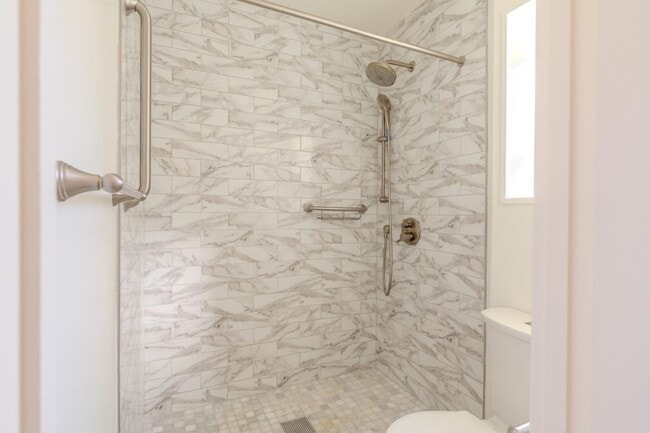 Building Photo - 1448 Sunshine Valley Rd