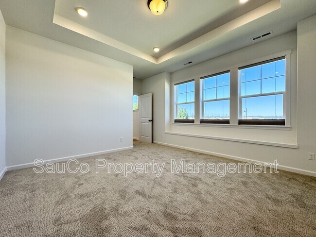 Building Photo - 6728 SE Crimson Ln