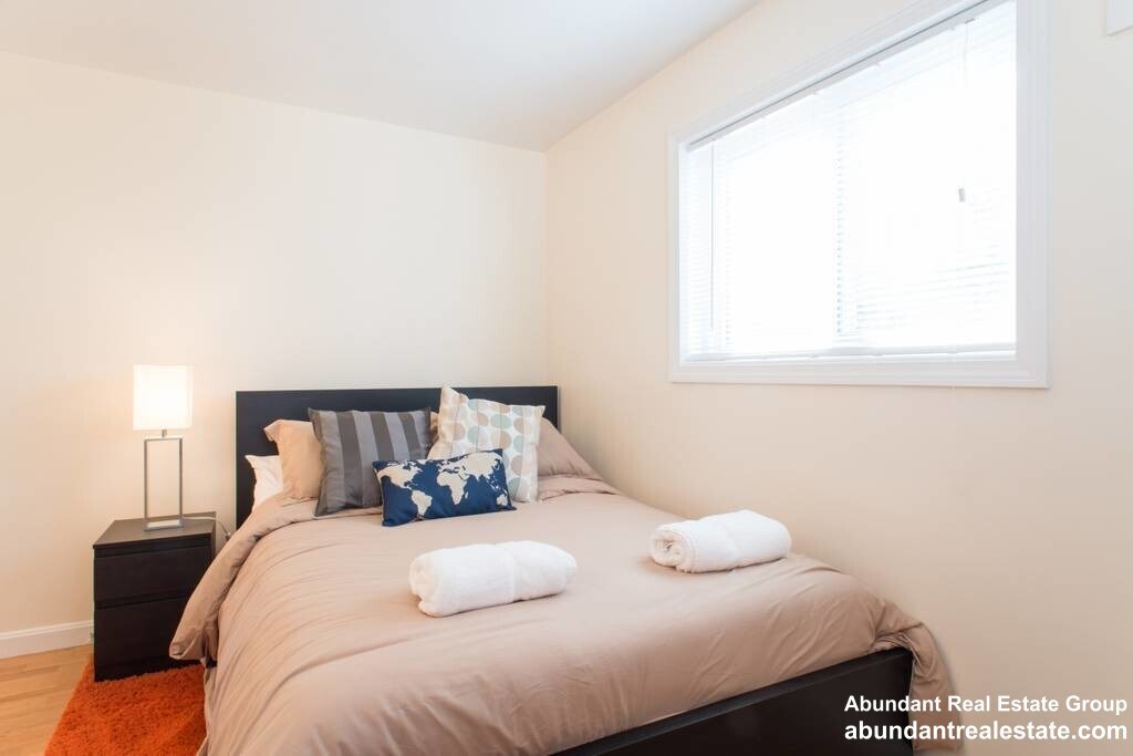 Building Photo - 17 Oxford Cir