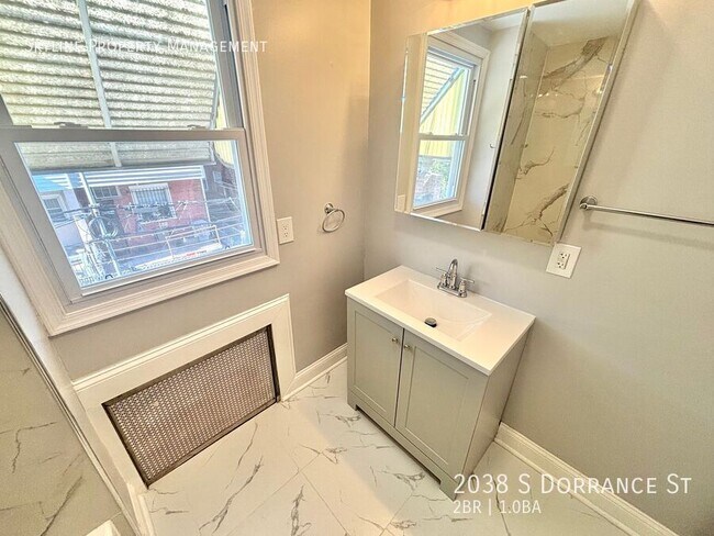 Building Photo - 2038 Dorrance St