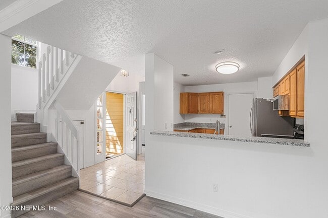 Building Photo - 330 Sunrise Cir