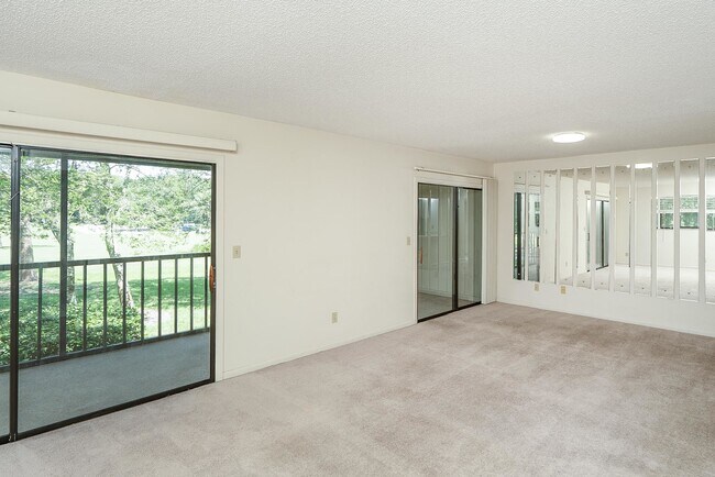 Building Photo - 10 Cristina Ct