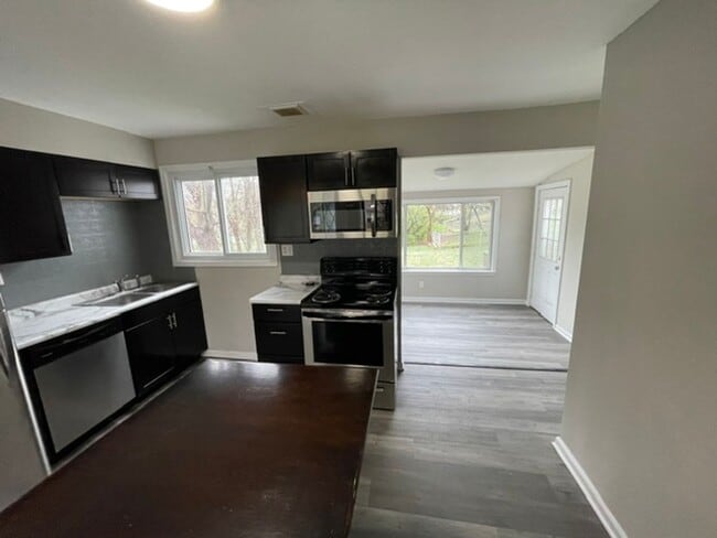 Building Photo - 815 Bella Ln