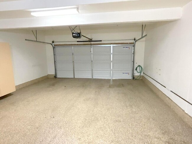 Building Photo - Month to month Rental ! Beautiful & Spacious End Unit Home in Shelbourne at Windemere! Top Rated ...