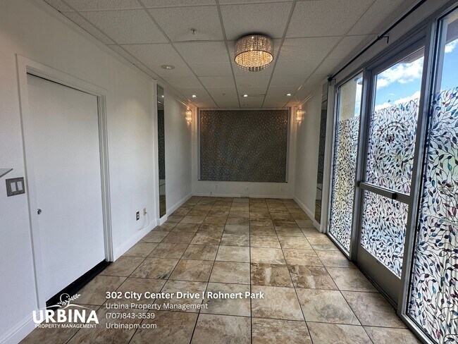 Building Photo - Modern 3-Bedroom Townhome in the Heart of Rohnert Park