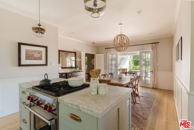 Building Photo - 231 S Thurston Ave