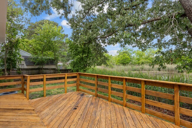 Building Photo - 913 Laredo Ct