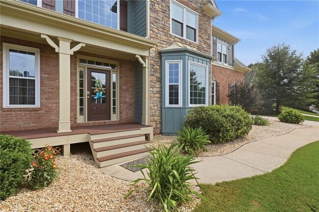 Building Photo - 8205 Applewood Ct
