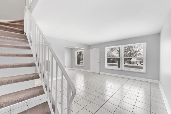 Building Photo - 1681 Queensbury Cir