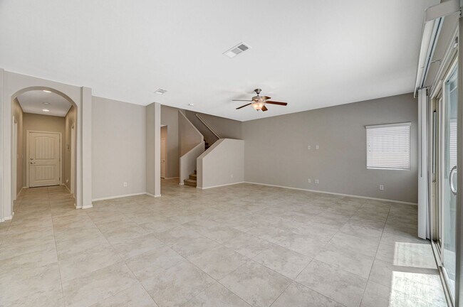 Building Photo - Beautiful DR Horton Home in Centennial Hil...