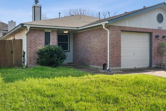 Building Photo - 2907 Kestrel Dr