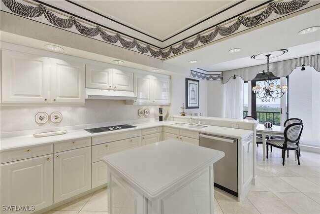 Building Photo - 8990 Bay Colony Dr