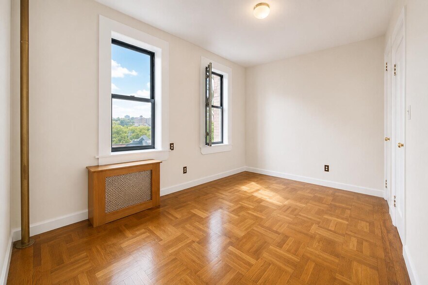 Building Photo - 1803 Riverside Dr