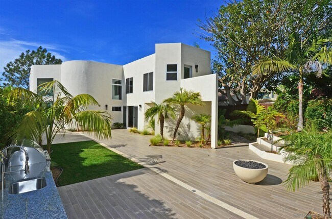 Building Photo - 13721 Pine Needles Dr
