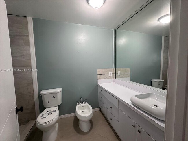 Building Photo - 4908 SW 143rd Ave