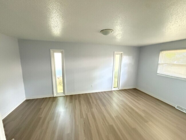 Building Photo - 432 Amherst Dr