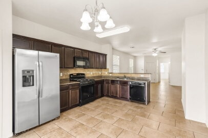 Building Photo - Charming 3-Bedroom Home with 2 Full Baths close to Park