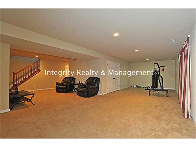 Building Photo - 3367 Fantasy Pl