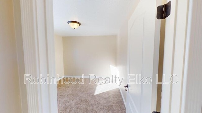Building Photo - 963 Alpine Dr