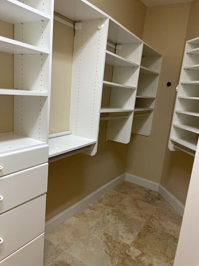 Building Photo - 6675 NW 25th Way